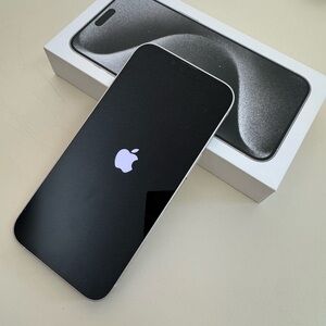 Unlocked Apple iPhone 13 White/Chrome